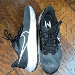 Black Nike Pegasus 39